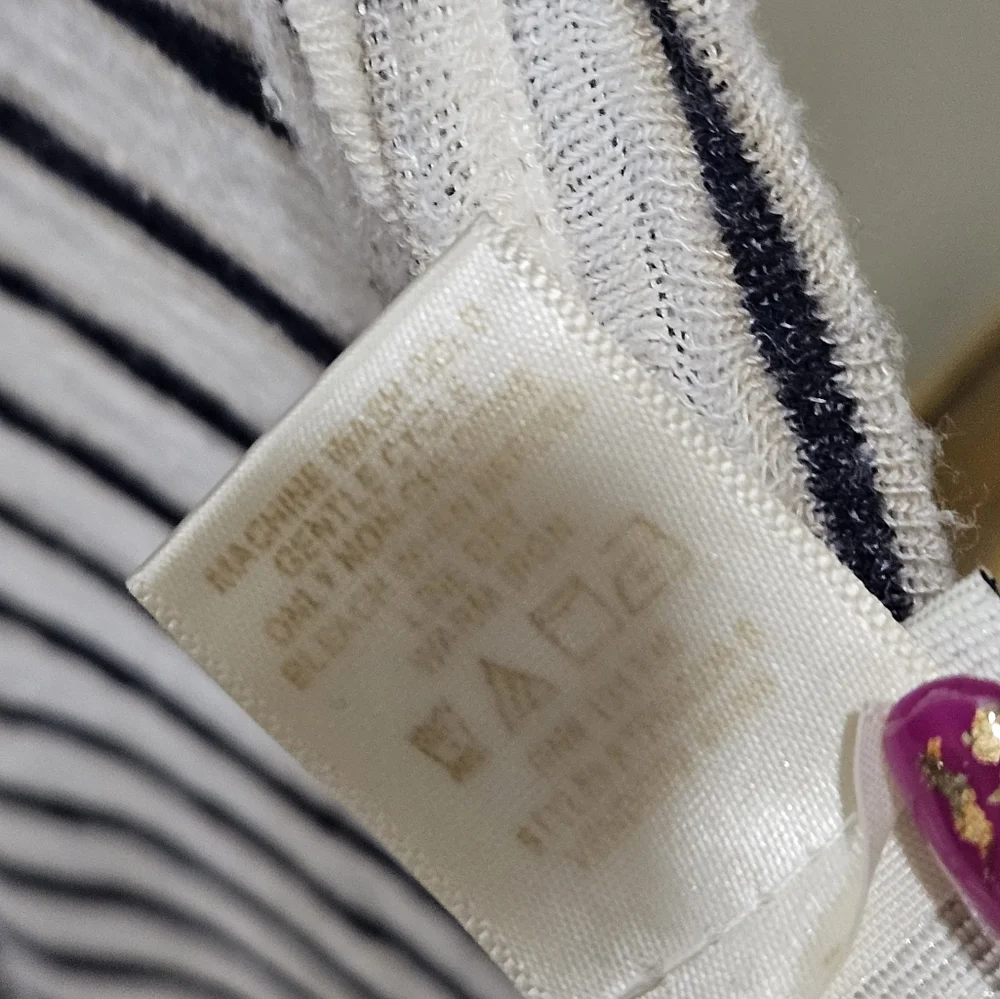 Preloved Buckle Daytrip Bubble Sleeve Pullover Top - Picture 6 of 7